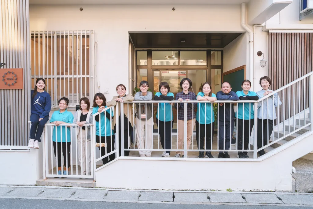 沖縄のゆいまわるスタッフ集合写真