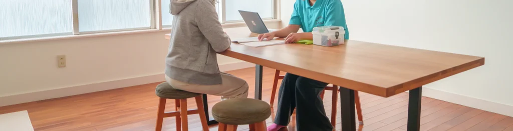 ゆいまわるの相談支援の保護者との相談の様子