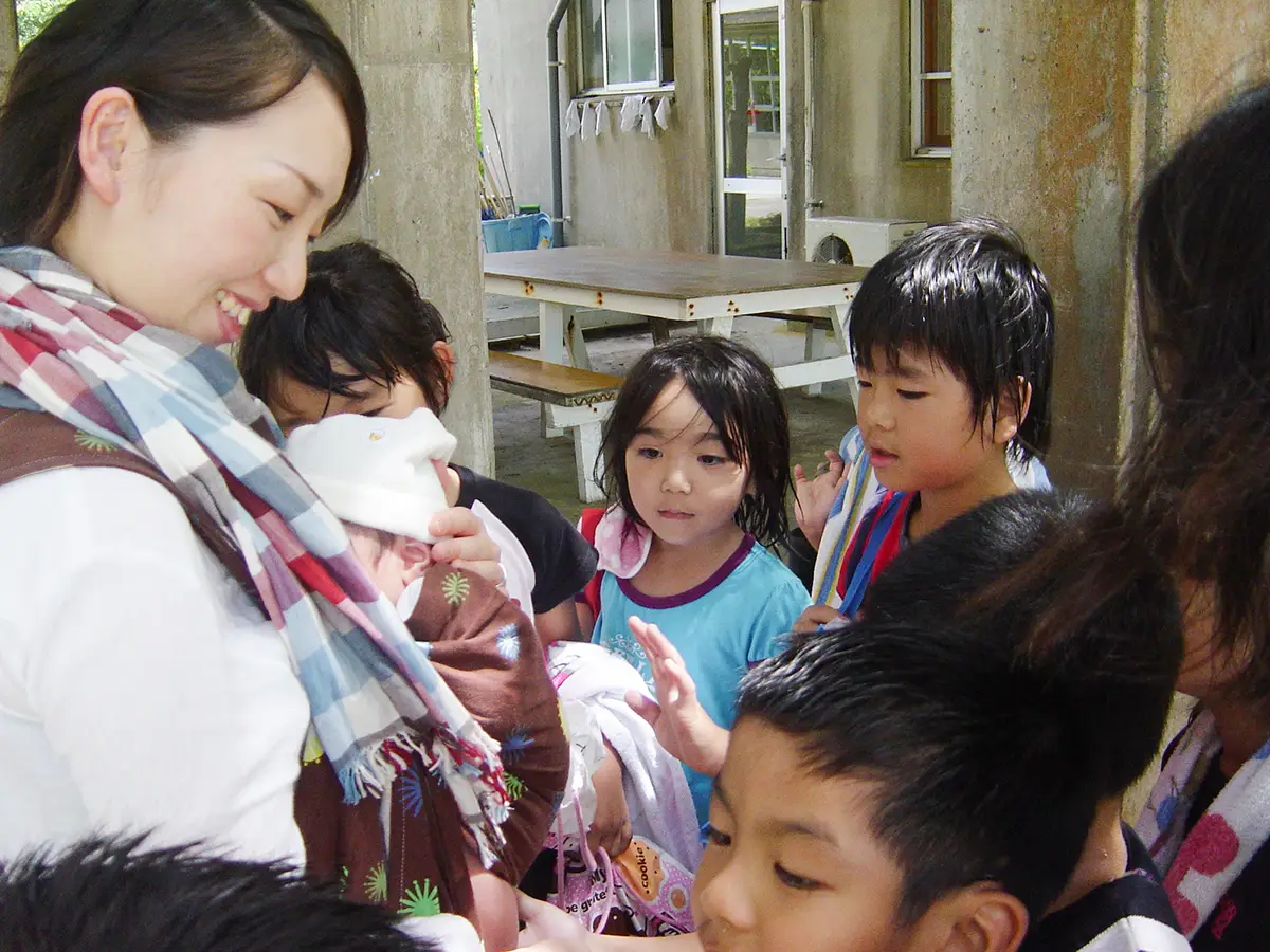 育休中に学校を訪れる仲間