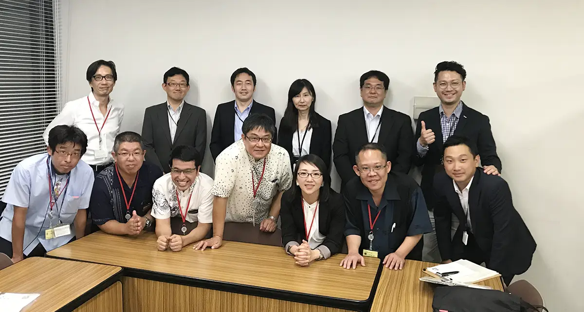 2018年、南風原町の職員の方々、琉球大学の宮里先生と南風原町のプロジェクトの説明に厚生労働省へ行った写真