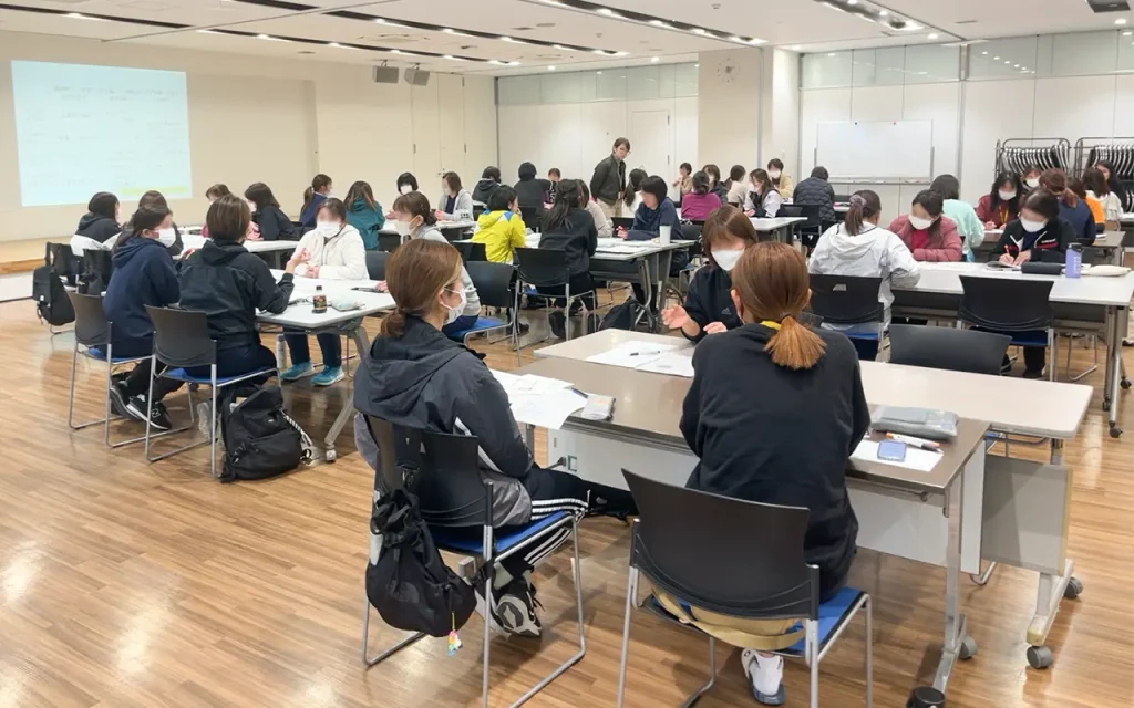 南城市の保育士向け研修の様子