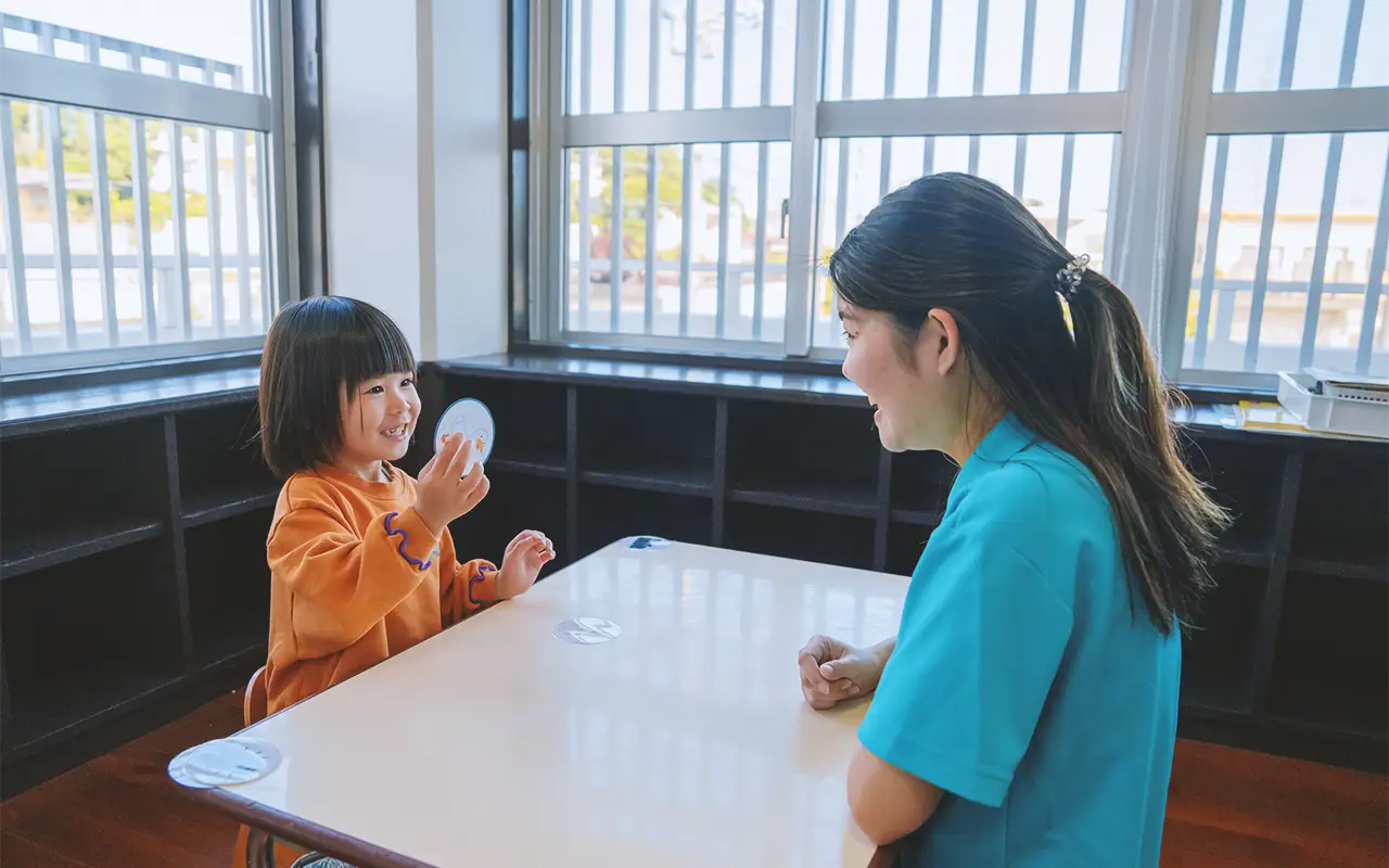 専門ルームでの言語聴覚士による療育