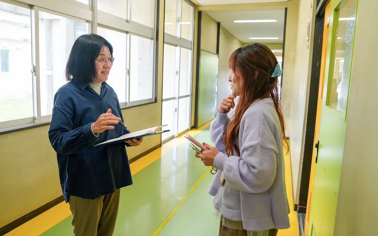 学校訪問支援で、先生に分析のフィードバックなどを共有する作業療法士