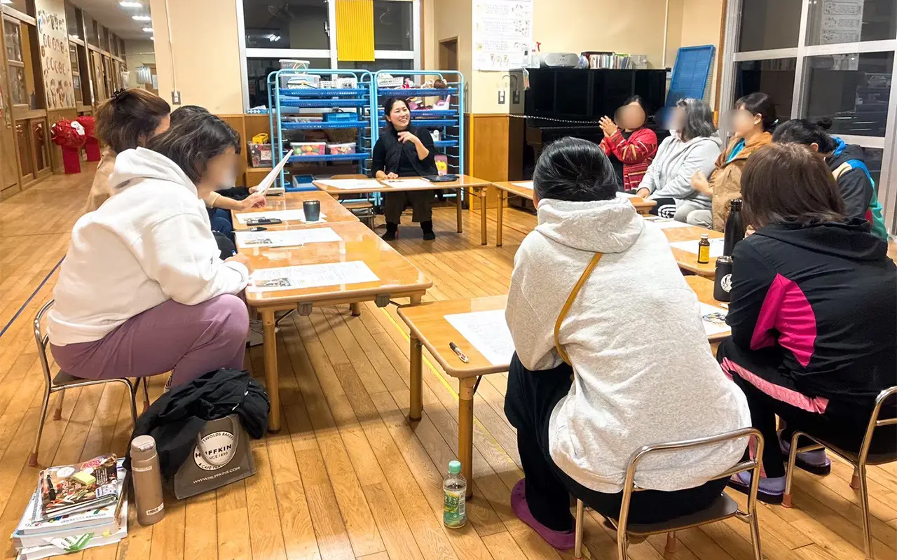 島プロジェクトで保護者会に参加する作業療法士