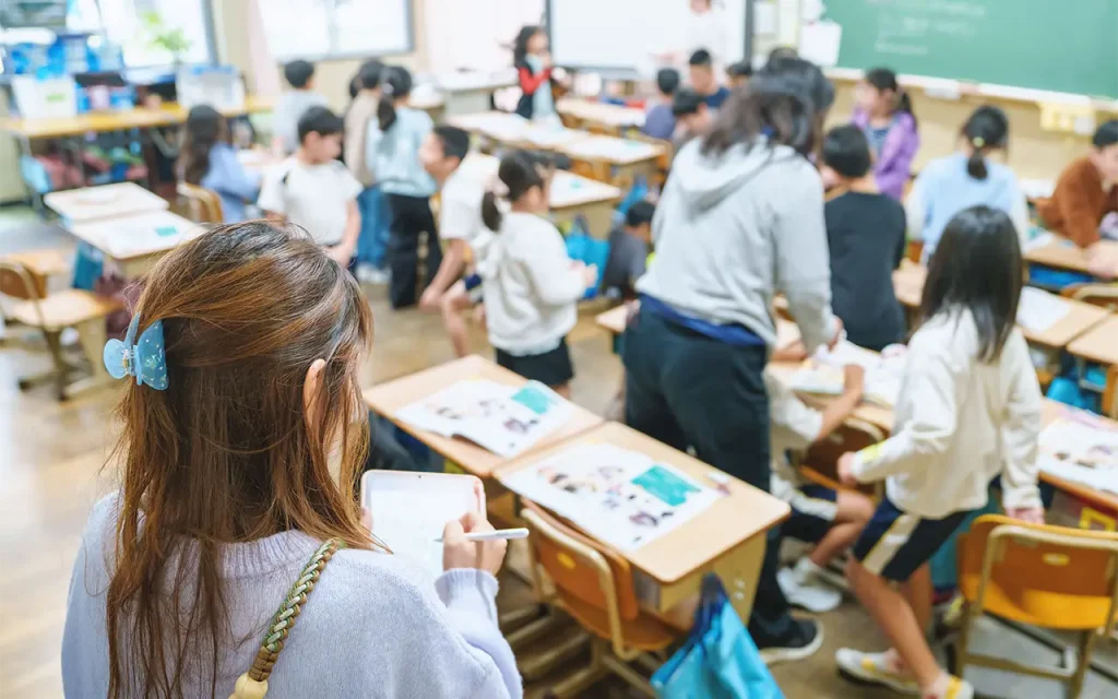 ゆいまわるの保育所等訪問支援の学校作業療法を用いた学校訪問支援の観察の様子